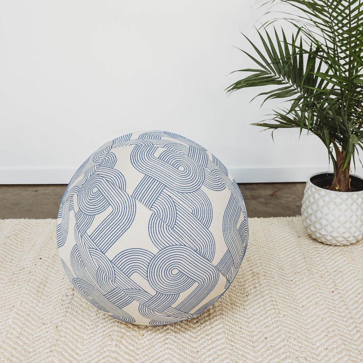 Venn Design // The Air Chair - ROMI DESIGN