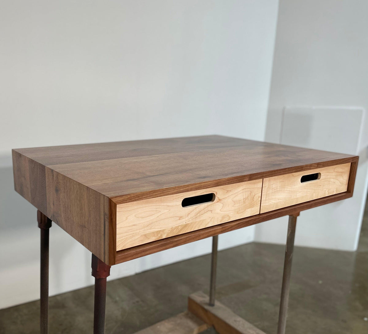 SALE // ROMI Evolve Desk // 40" x 27" - ROMI DESIGN